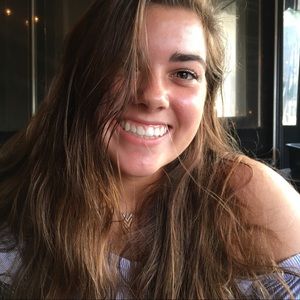 Meet your Posher, Olivia